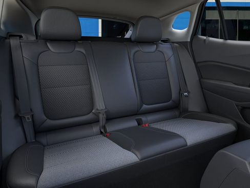 New 2026 Chevrolet Trax LT w/ LT Convenience Package FWD image 17