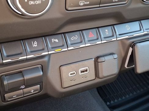 Used 2024 Chevrolet Silverado 2500 Custom w/ Custom Convenience Package AWD/4WD image 22