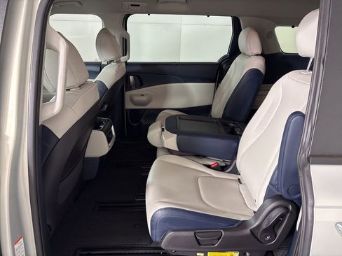 New 2026 Kia Carnival EX FWD image 26