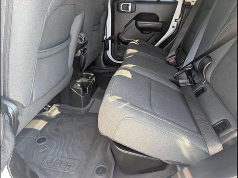 Used 2024 Jeep Gladiator Sport AWD/4WD image 10