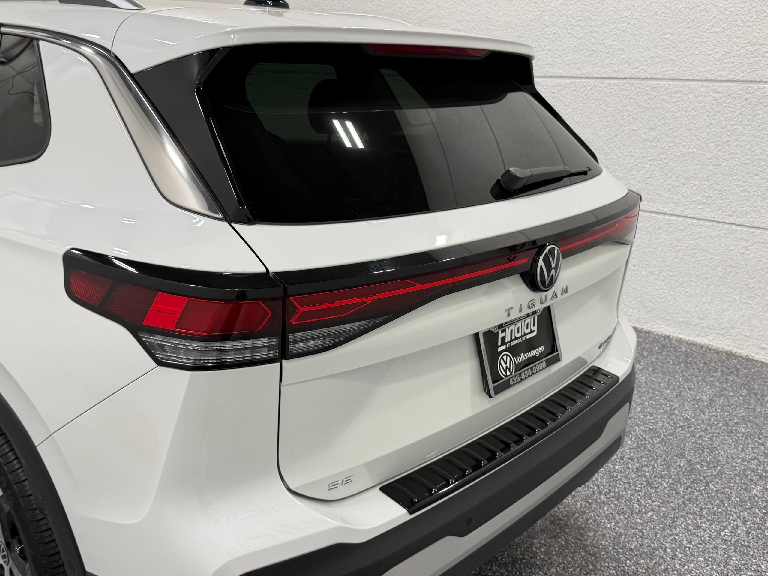 Used 2026 Volkswagen Tiguan SE AWD/4WD image 16