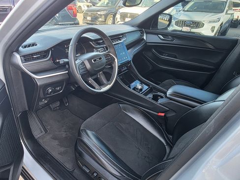 Used 2024 Jeep Grand Cherokee L Laredo image 10