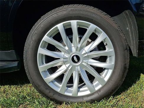 Used 2024 Cadillac Escalade Luxury image 8