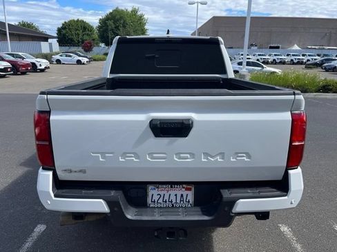 Used 2024 Toyota Tacoma SR5 w/ SR5 Upgrade Package AWD/4WD image 6
