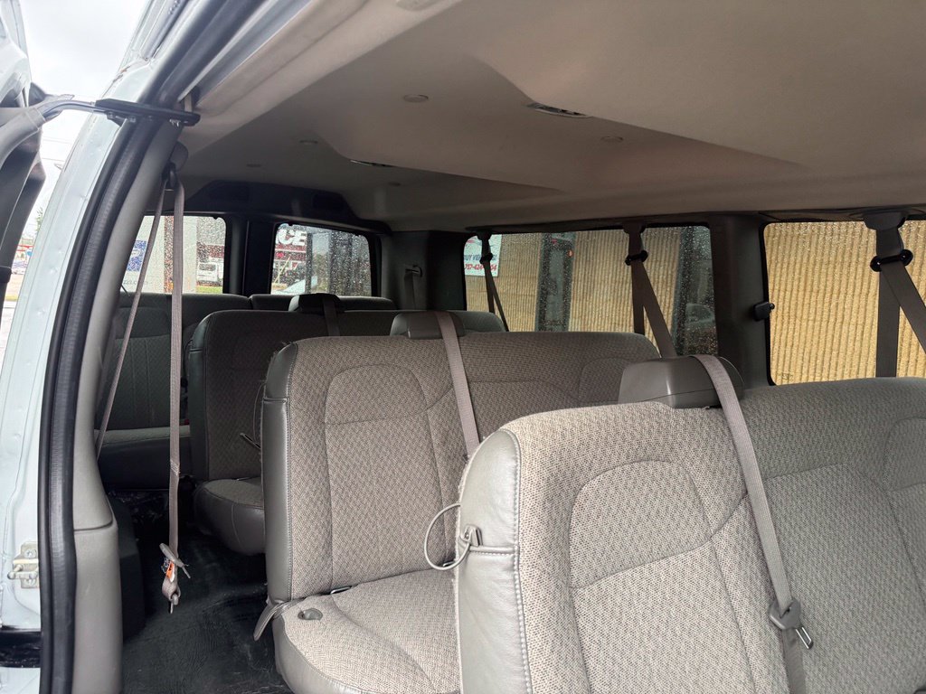 Used 2025 Chevrolet Express 3500 LT w/ LT Preferred Equipment Group RWD image 3