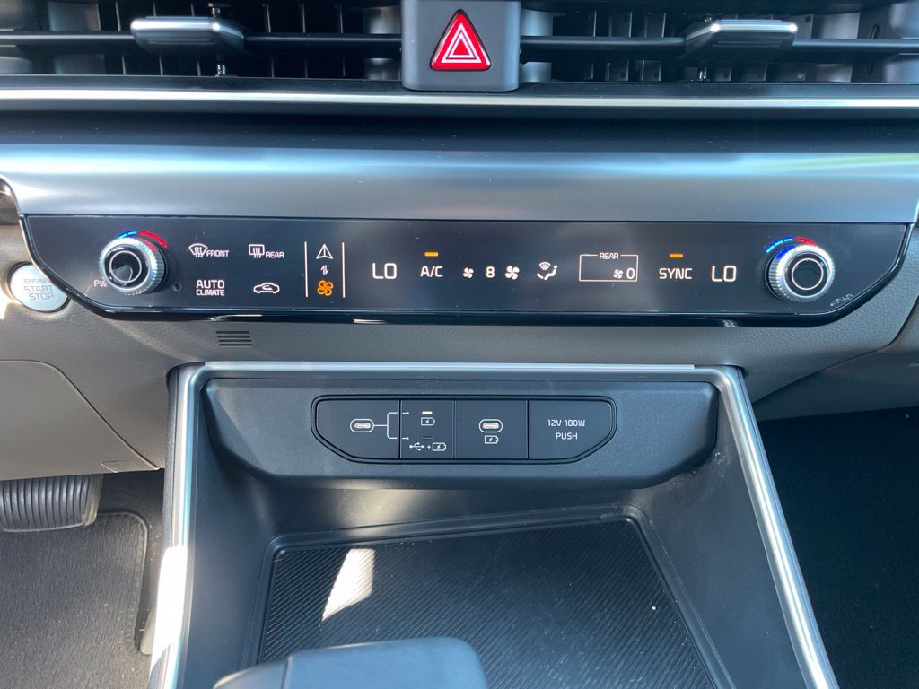 Used 2026 Kia Carnival FWD image 22