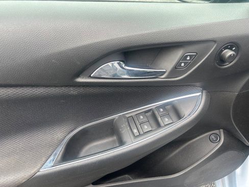 Used 2017 Chevrolet Cruze LS FWD image 9