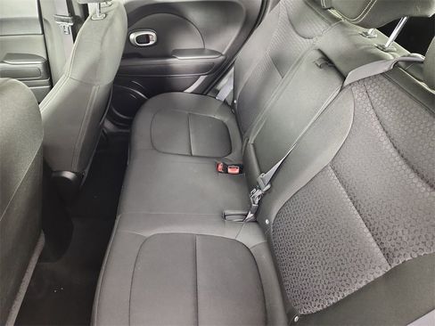 Used 2014 Kia Soul + image 12