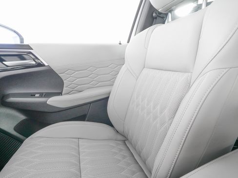 Used 2025 Mitsubishi Outlander SEL image 18