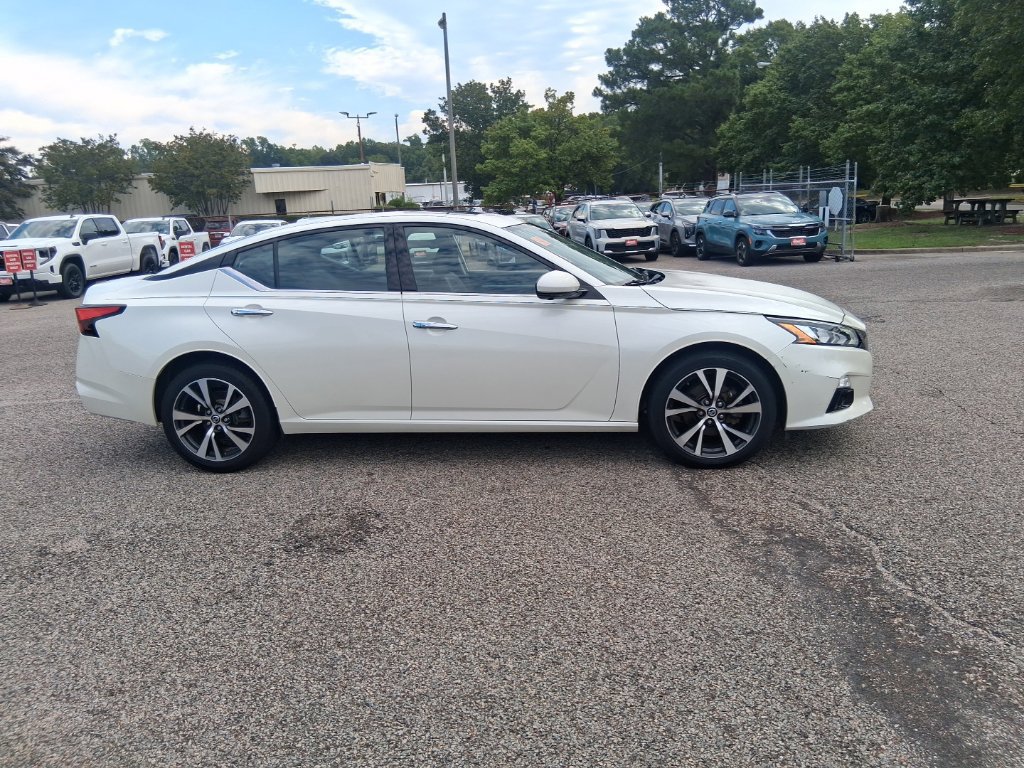 Used 2019 Nissan Altima 2.5 Platinum AWD/4WD image 4