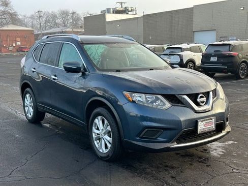 Used 2015 Nissan Rogue SV w/ SV Premium Package image 3