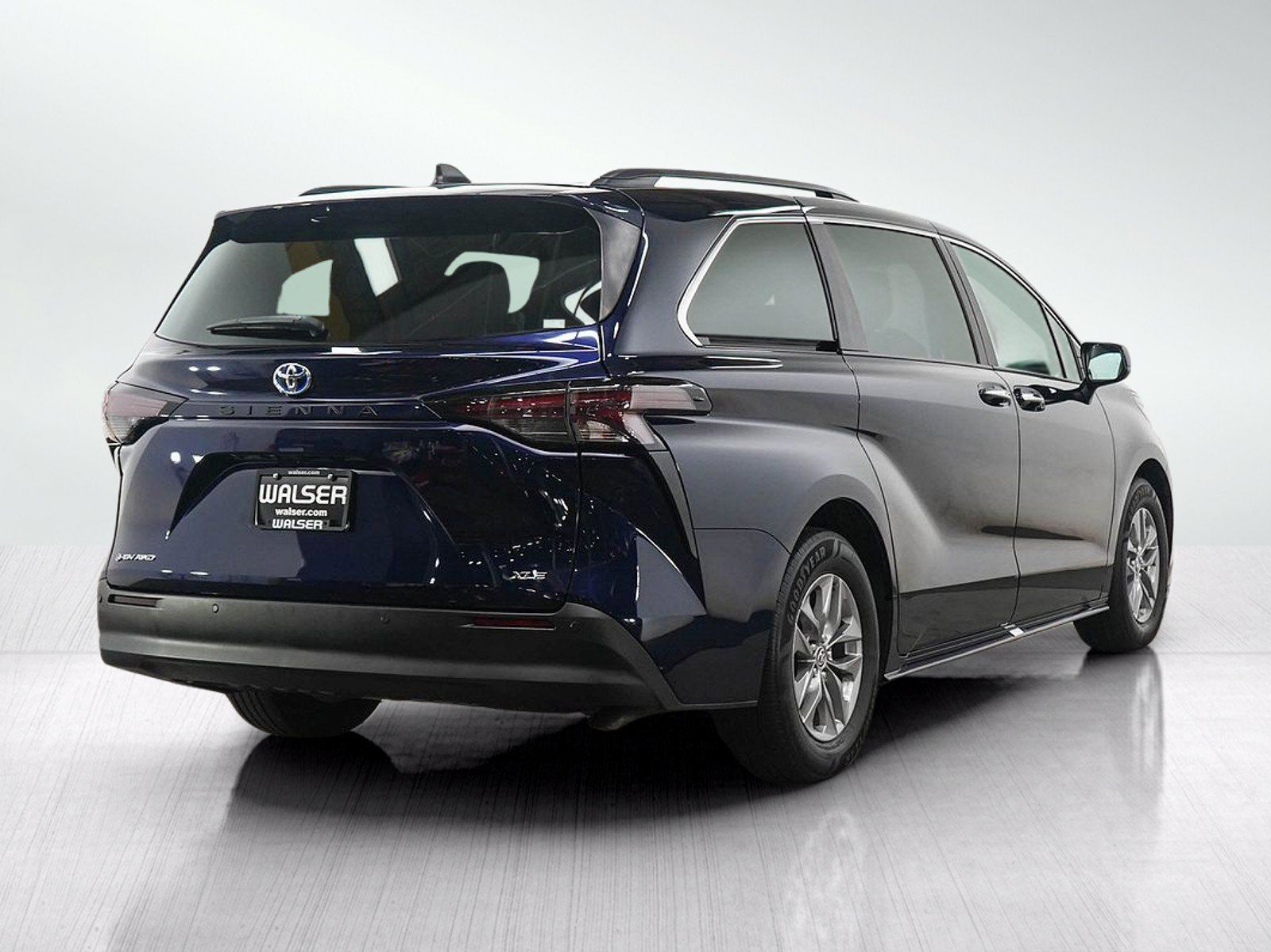 Used 2025 Toyota Sienna XLE w/ XLE Plus Package AWD/4WD image 5