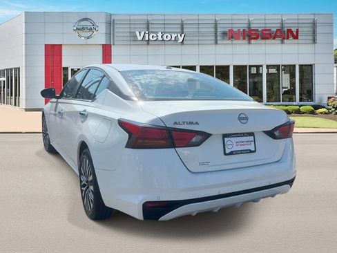 Used 2025 Nissan Altima 2.5 SV FWD image 5