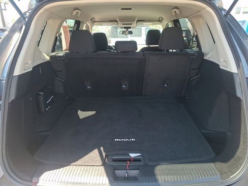 Used 2023 Nissan Rogue S AWD/4WD image 18