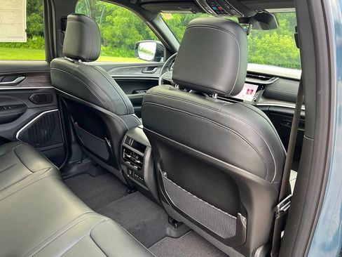 New 2026 Jeep Grand Cherokee Limited AWD/4WD image 17