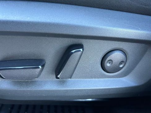 Used 2023 Nissan Rogue SV image 47