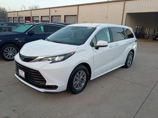 Used 2025 Toyota Sienna LE video 1