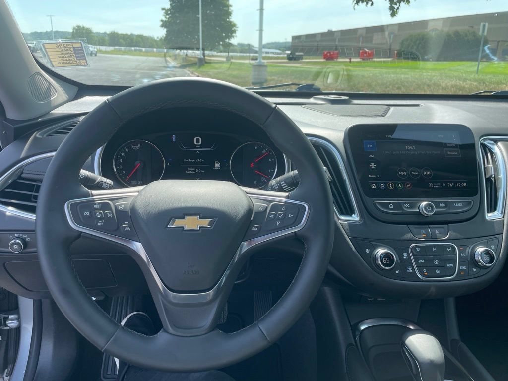 Used 2025 Chevrolet Malibu LT FWD image 10