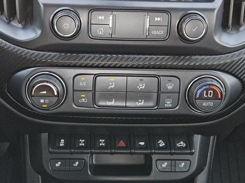 Used 2019 Chevrolet Colorado ZR2 w/ ZR2 Dusk Special Edition AWD/4WD image 16