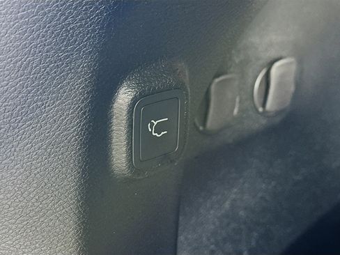 Certified 2022 Jeep Cherokee Limited image 34