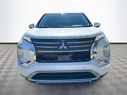 New 2026 Mitsubishi Outlander SE image 2