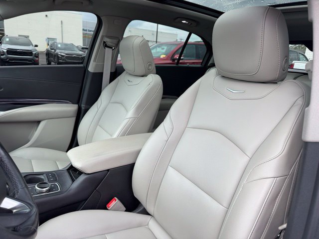 Certified 2023 Cadillac XT4 Luxury w/ Cold Weather Package AWD/4WD image 30