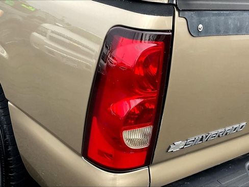 Used 2005 Chevrolet Silverado 1500 LS w/ Light Duty Power Package image 22