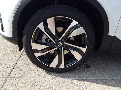 New 2026 Volvo XC40 B5 Ultra w/ Climate Package image 12