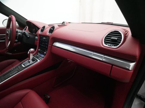 Certified 2025 Porsche 718 Cayman GTS RWD image 25