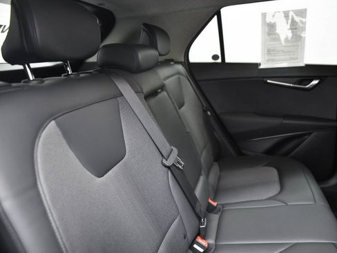 Used 2024 Kia Niro EX image 16