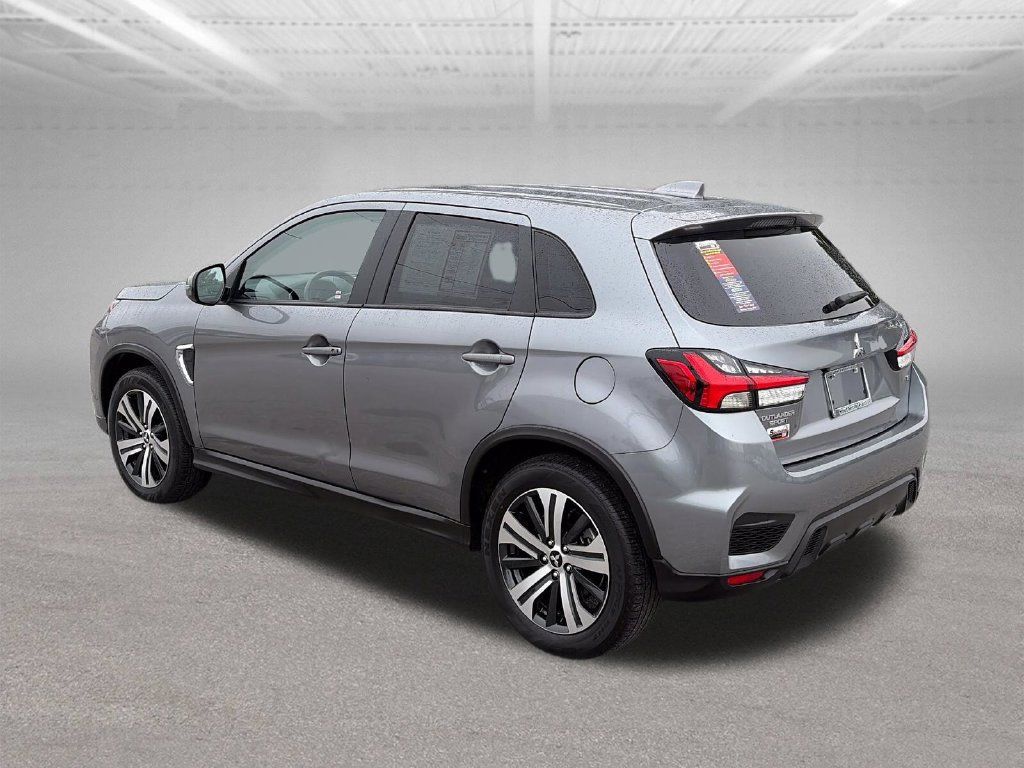 Used 2025 Mitsubishi Outlander Sport SE AWD/4WD image 3