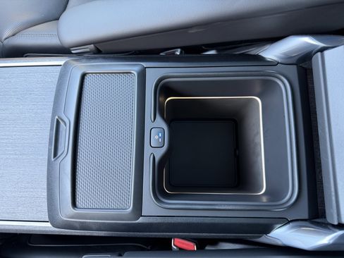 Used 2025 Land Rover Range Rover Long Wheelbase SE image 39