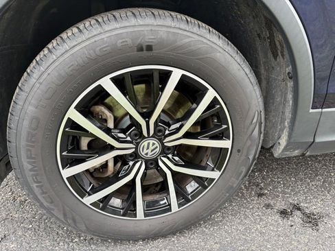 Used 2021 Volkswagen Tiguan SE image 10