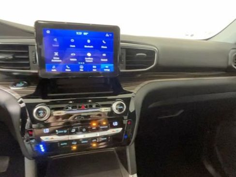 Used 2021 Ford Explorer Limited w/ Hybrid Equipment Group 310A AWD/4WD image 35