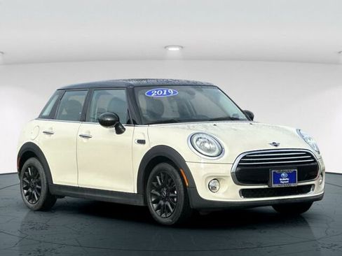 Used 2019 MINI Cooper 4-Door Hardtop w/ Premium Package image 8