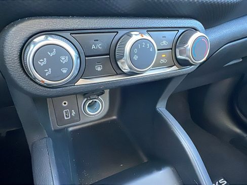 Used 2024 Nissan Kicks S image 32