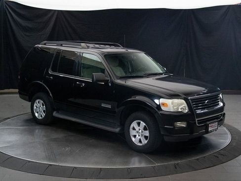 Used 2008 Ford Explorer XLT image 2
