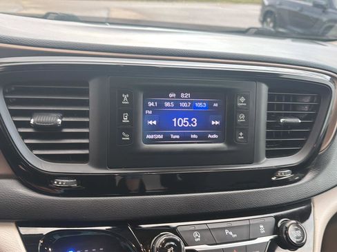 Used 2017 Chrysler Pacifica Touring-L FWD image 24