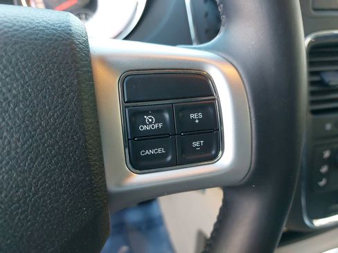 Used 2014 Dodge Grand Caravan SXT w/ Rear Park Assist Package image 20