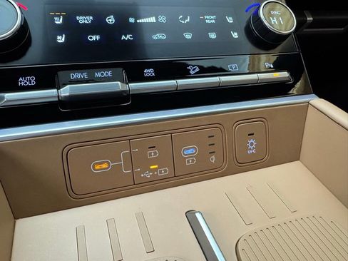 Certified 2025 Hyundai Santa Fe Limited image 22