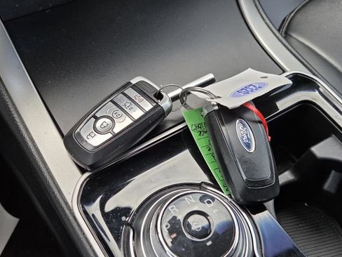 Used 2019 Ford Edge SEL w/ Equipment Group 201A AWD/4WD image 38