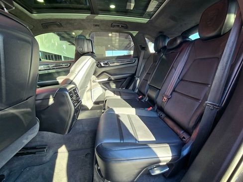 Used 2020 Porsche Cayenne Turbo image 21