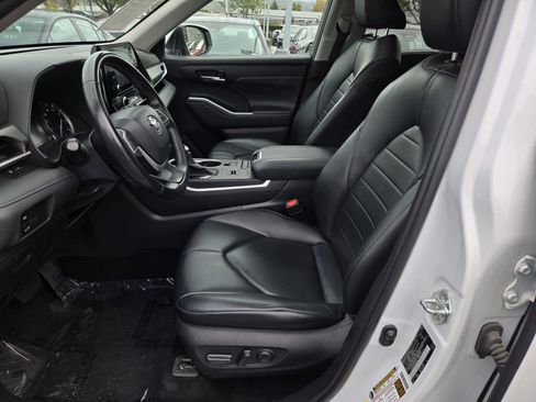 Certified 2022 Toyota Highlander XLE image 17