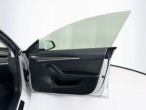 Used 2021 Tesla Model 3 Standard Range Plus image 32