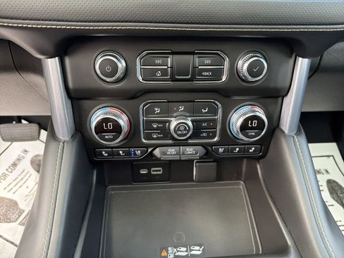 Used 2021 GMC Yukon SLT w/ SLT Premium Package AWD/4WD image 24