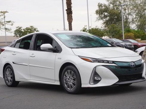 Used 2017 Toyota Prius Prime Advanced image 4