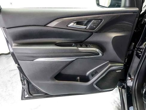 Used 2025 Chevrolet Traverse High Country FWD image 30
