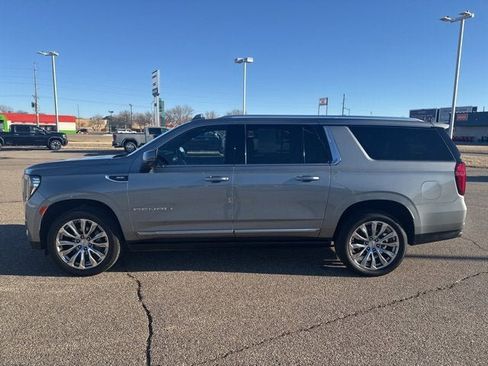 Used 2023 GMC Yukon XL Denali w/ Max Trailering Package image 6