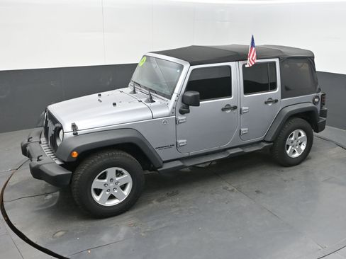 Used 2014 Jeep Wrangler Unlimited Sport w/ Max Tow Package AWD/4WD image 32