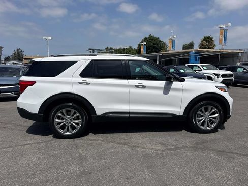 Used 2023 Ford Explorer Limited AWD/4WD image 2